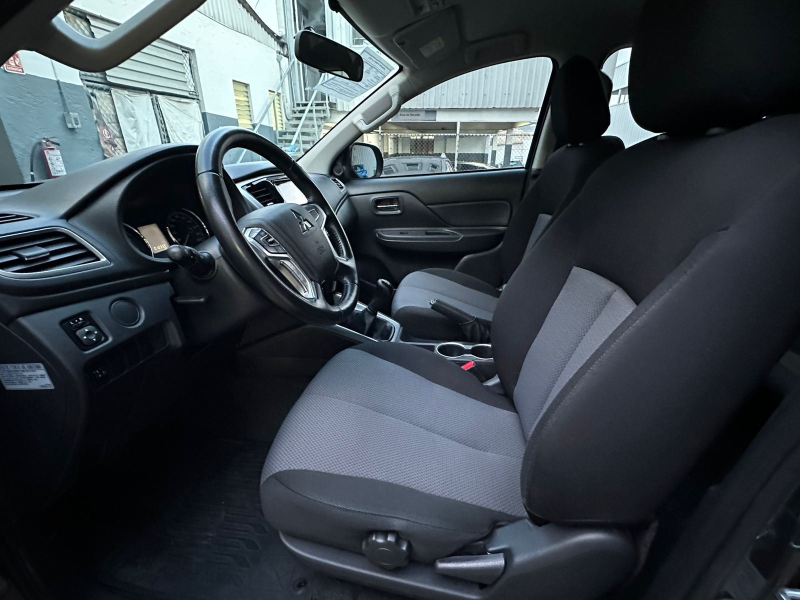 2024 Mitsubishi L200 GLX, L4, 2.4L, 126 CP, 4 PUERTAS, STD